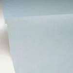 Tapet vinil bleu fumuriu cu textură de in, Bleu fumee, Uni Mat Caselio, 10.05m x 54cm