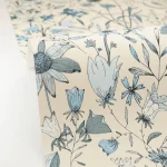 Tapet vinil crem cu flori albastre delicate, Jardin de Giverny, Caselio, 53 x 10.05 m