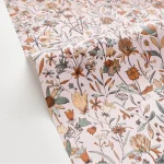 Tapet vinil roz-pudrat cu flori de câmp stilizate, Jardin de Giverny Caselio, 53 cm x 10.05 m