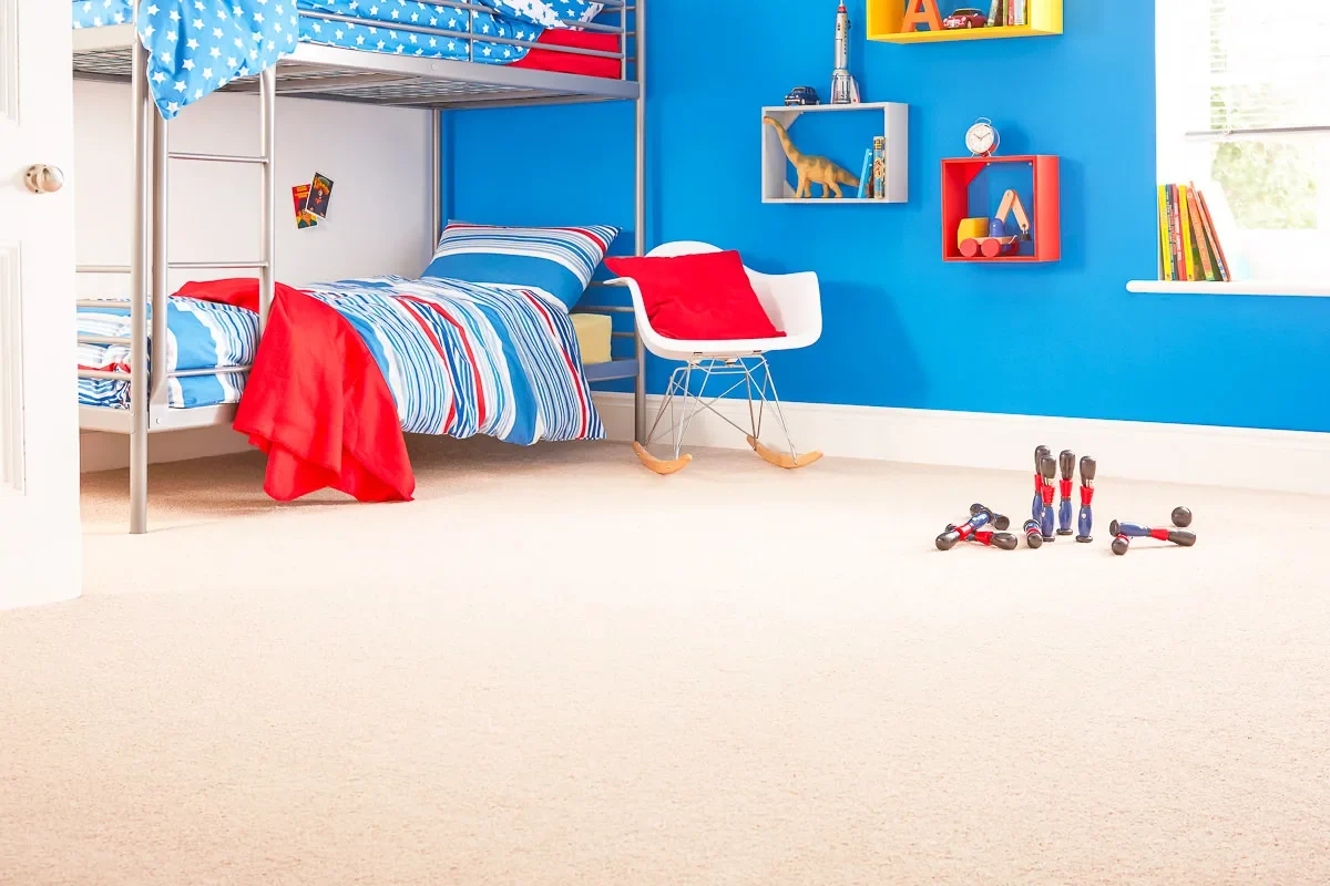 Mochetă sau Covor în Camera Copilului? Ghidul Complet pentru Siguranță și Confort