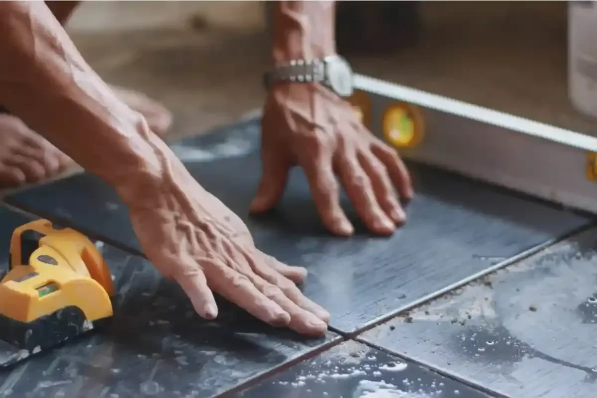 Înlocuirea Gresiei Sparte: Ghid DIY în 7 Pași Simpli Înlocuirea Gresiei Sparte: Ghid DIY în 7 Pași Simpli