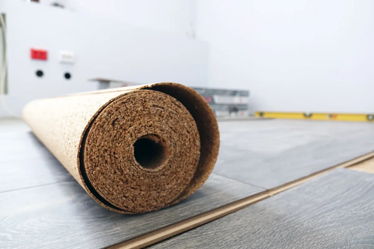 Cum Reduc Zgomotul de Pași între Etaje: 7 Soluții Eficiente pentru o Locuință Liniștită